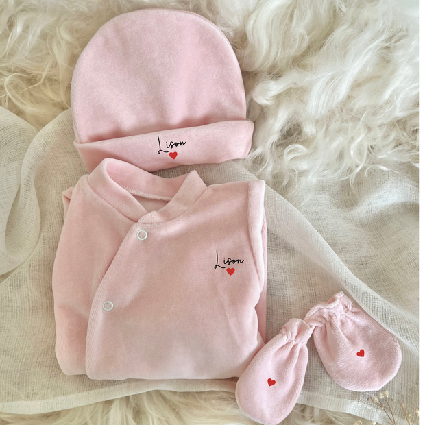 Tenue de naissance « petit coeur » - personnalisée